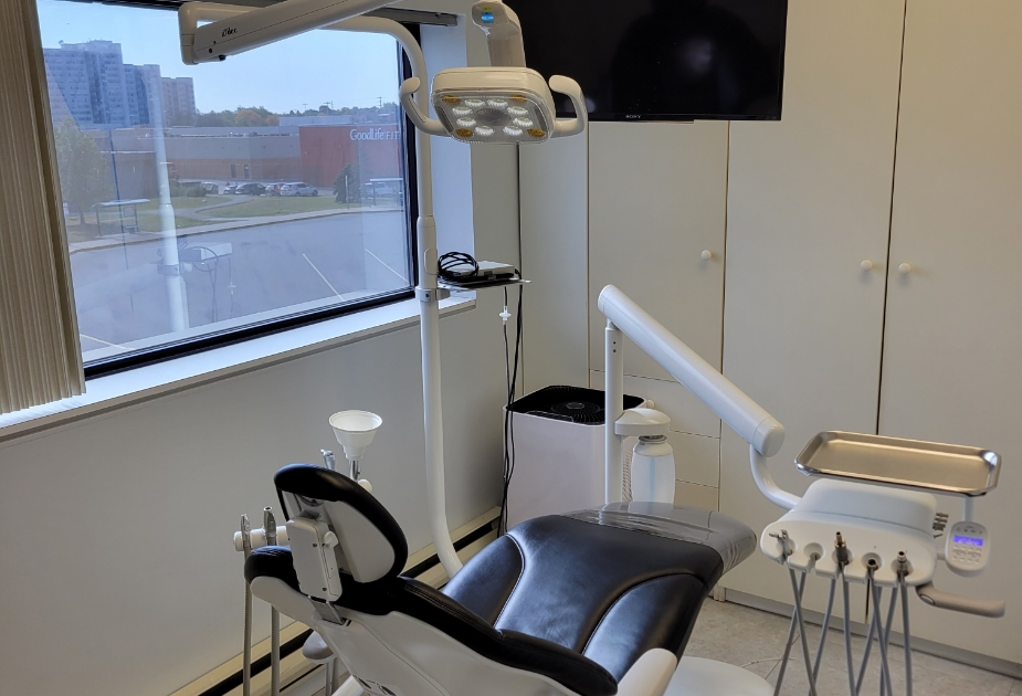 Dental treatment room with window